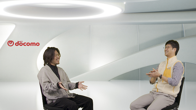 つなぐCAFEについて語る加藤と前田