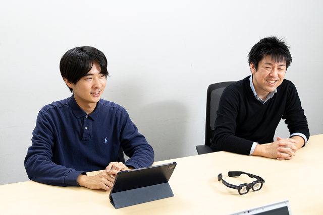 MiRZAについて語る長谷川さんと西﨑さん